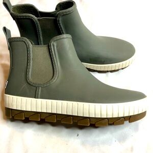 Sperry Torrent Chelsea rain boots